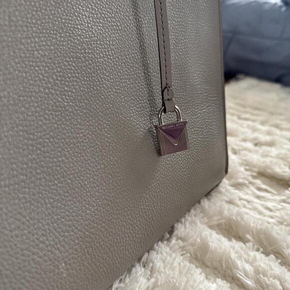 Micheal kors bag leather - Picture 3 of 8